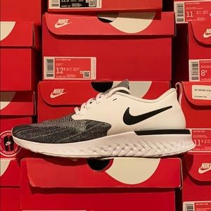 Brand New Men’s Odyssey React Flyknit Sneaker Oreo